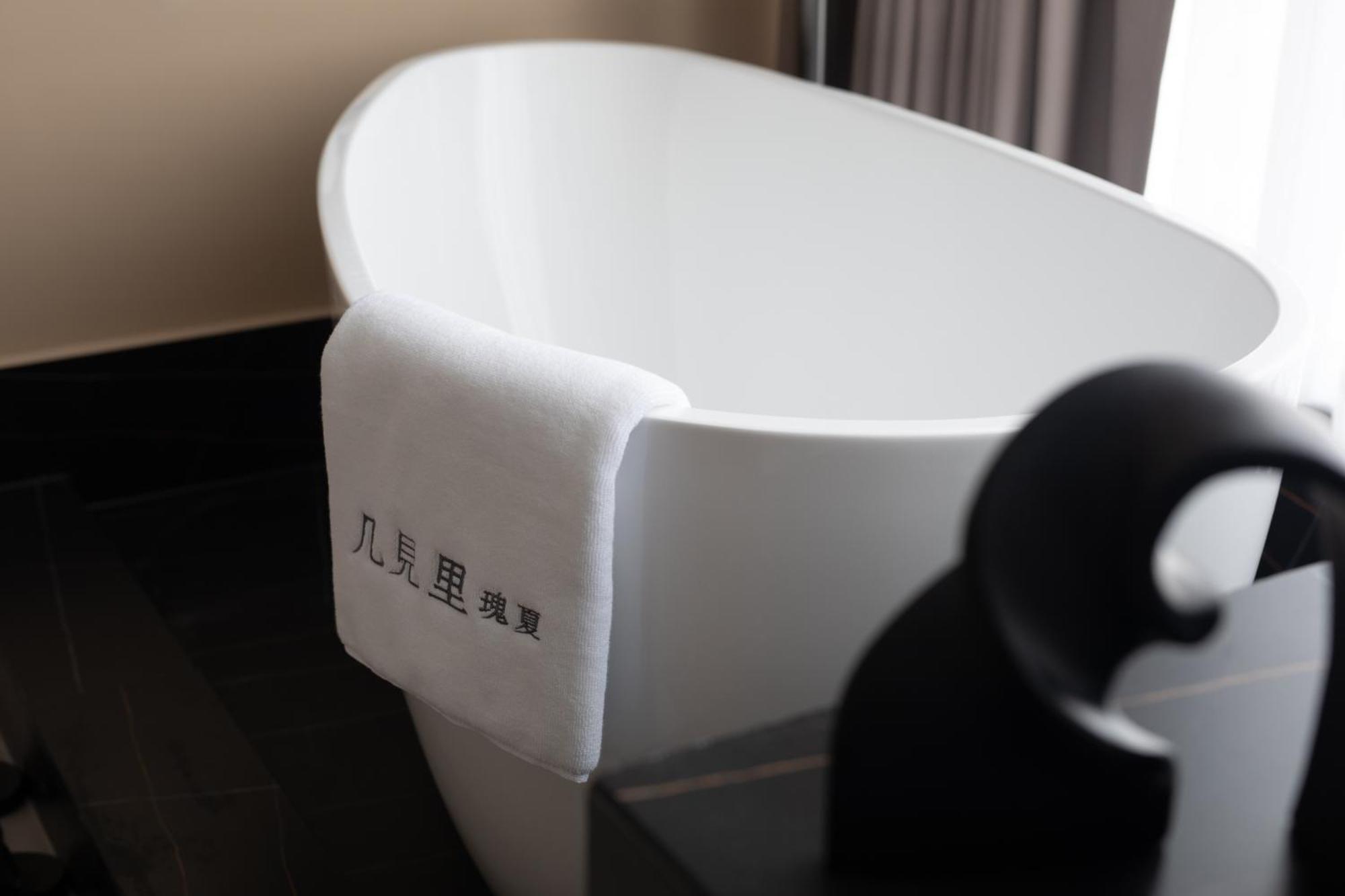 See You Soon At The Ritz Rose Summer Hotel 三亚 外观 照片