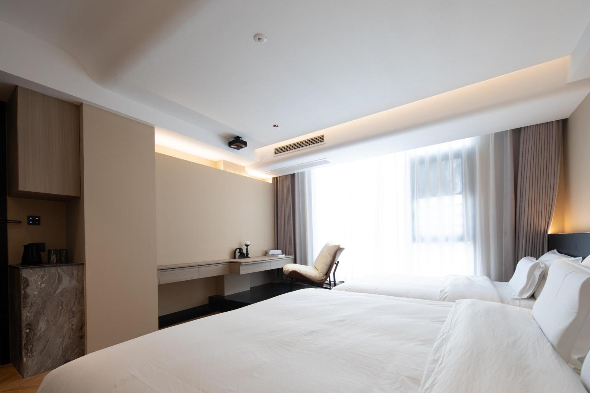 See You Soon At The Ritz Rose Summer Hotel 三亚 外观 照片