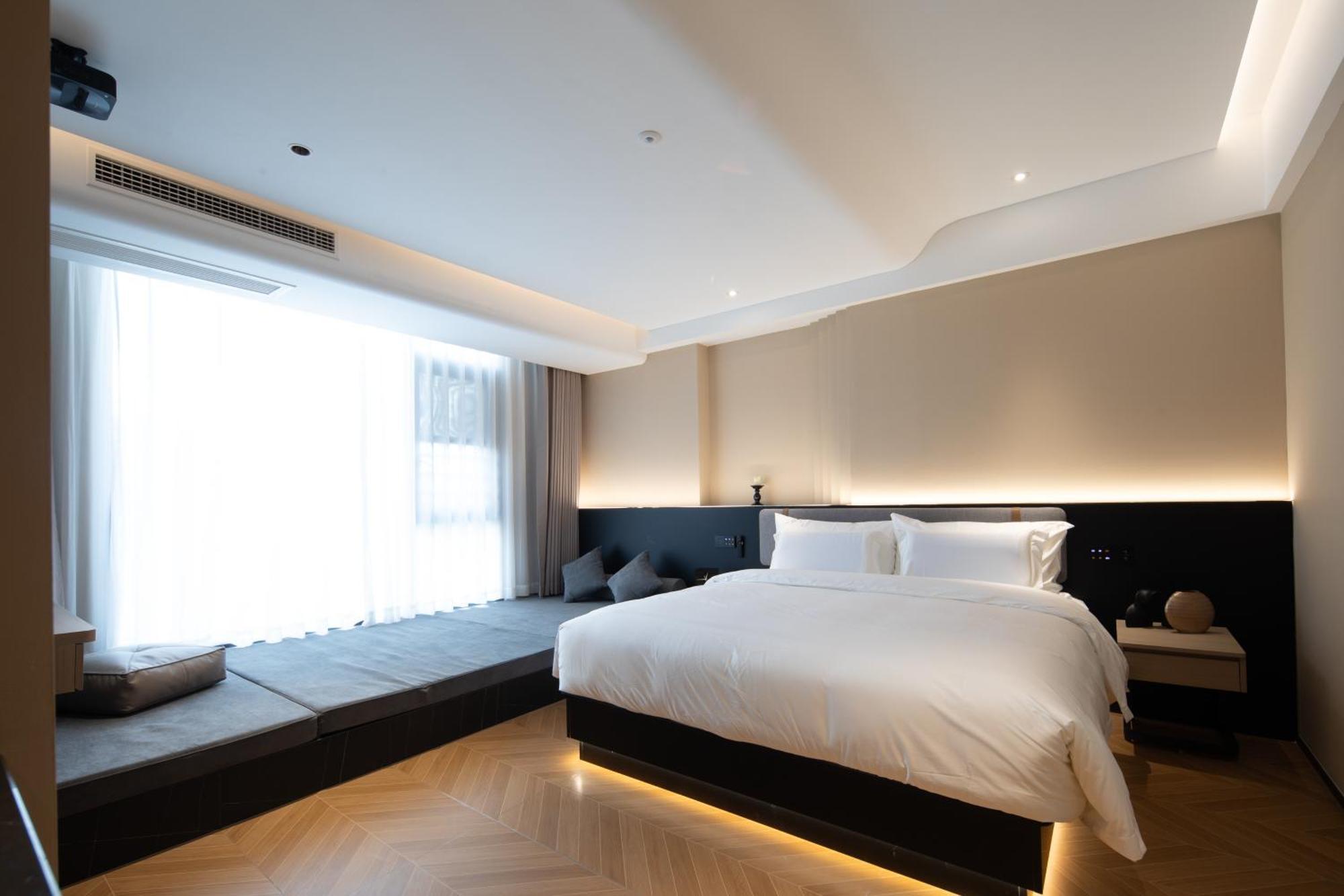 See You Soon At The Ritz Rose Summer Hotel 三亚 外观 照片
