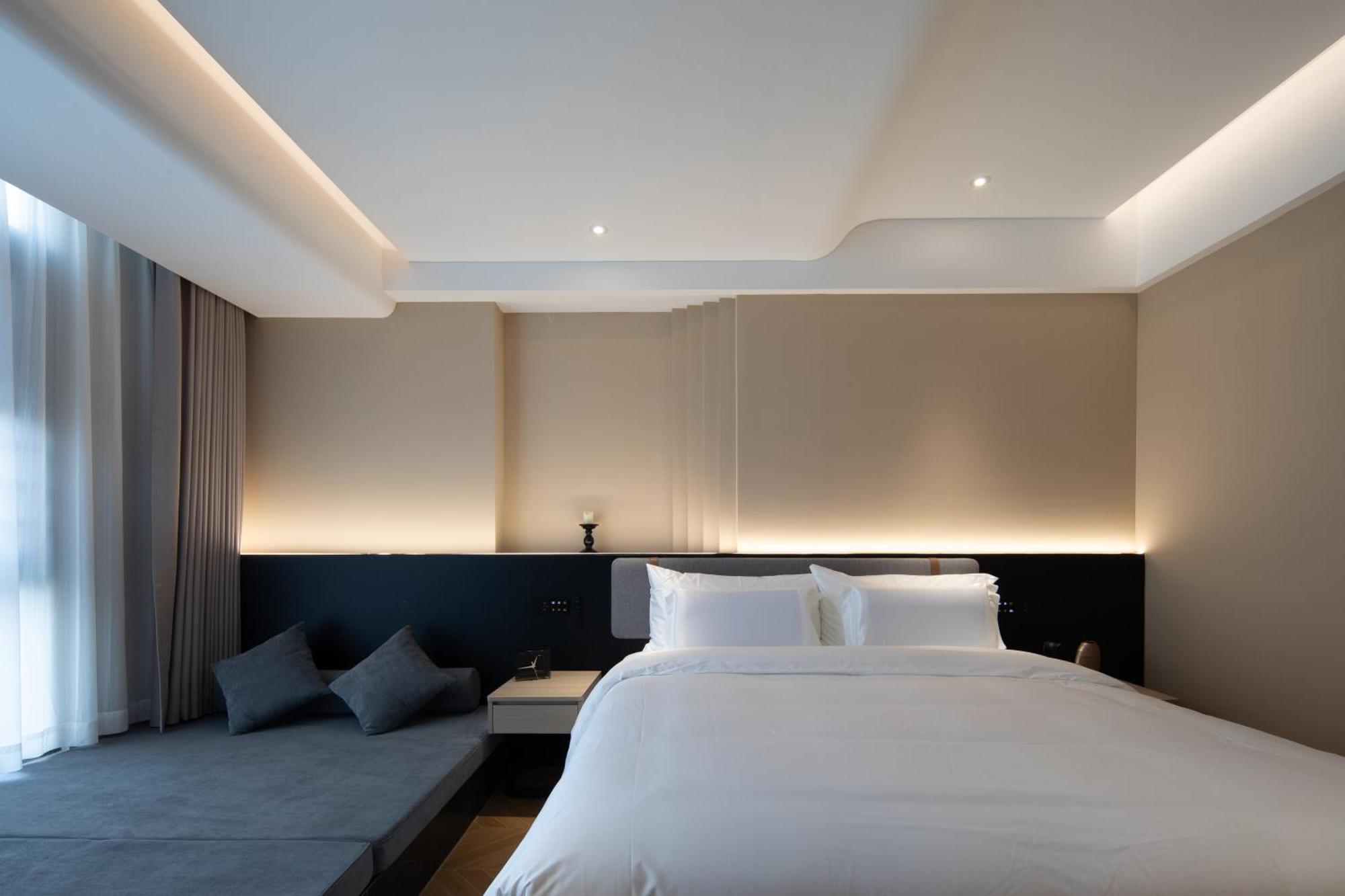 See You Soon At The Ritz Rose Summer Hotel 三亚 外观 照片