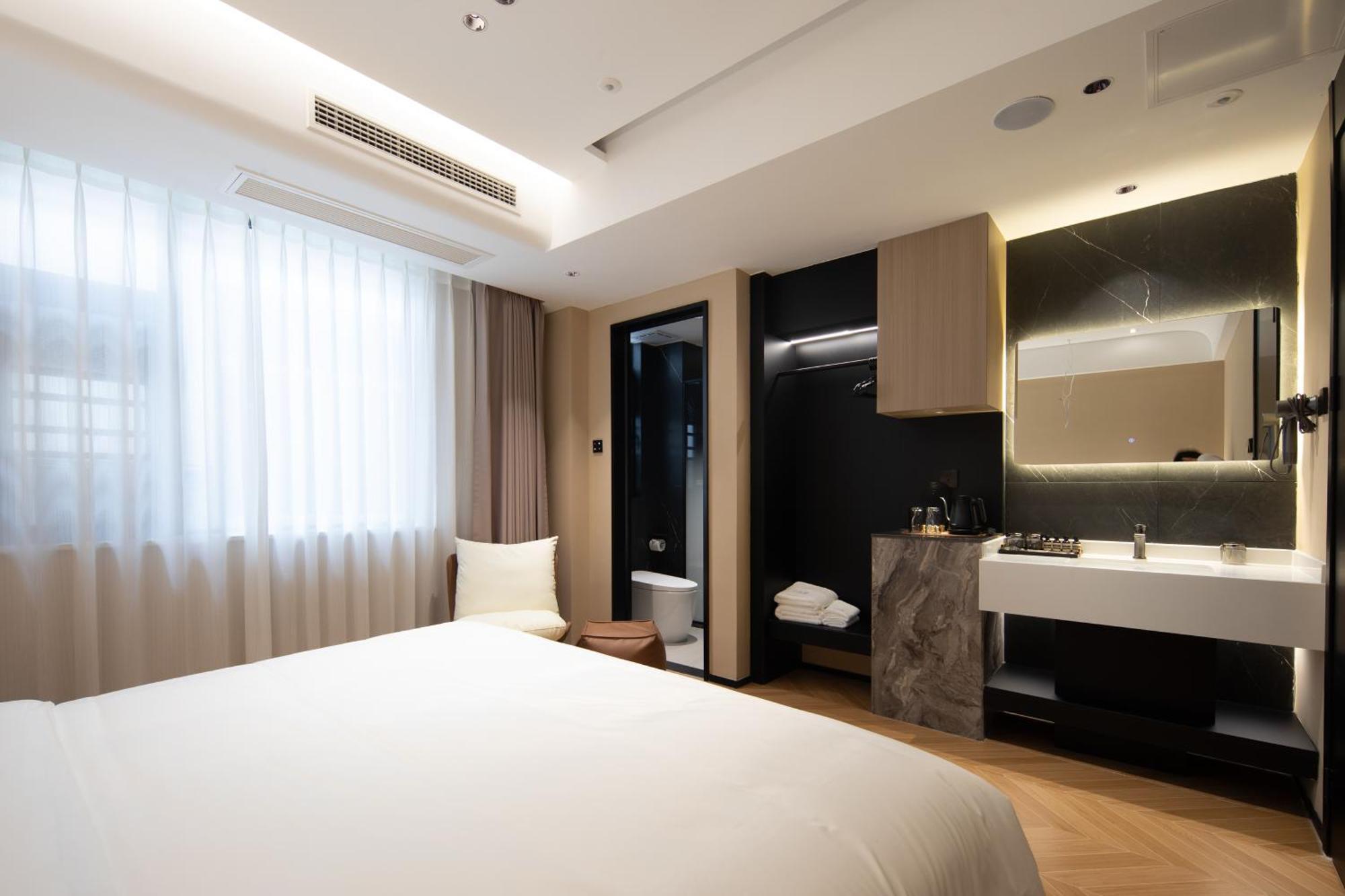 See You Soon At The Ritz Rose Summer Hotel 三亚 外观 照片