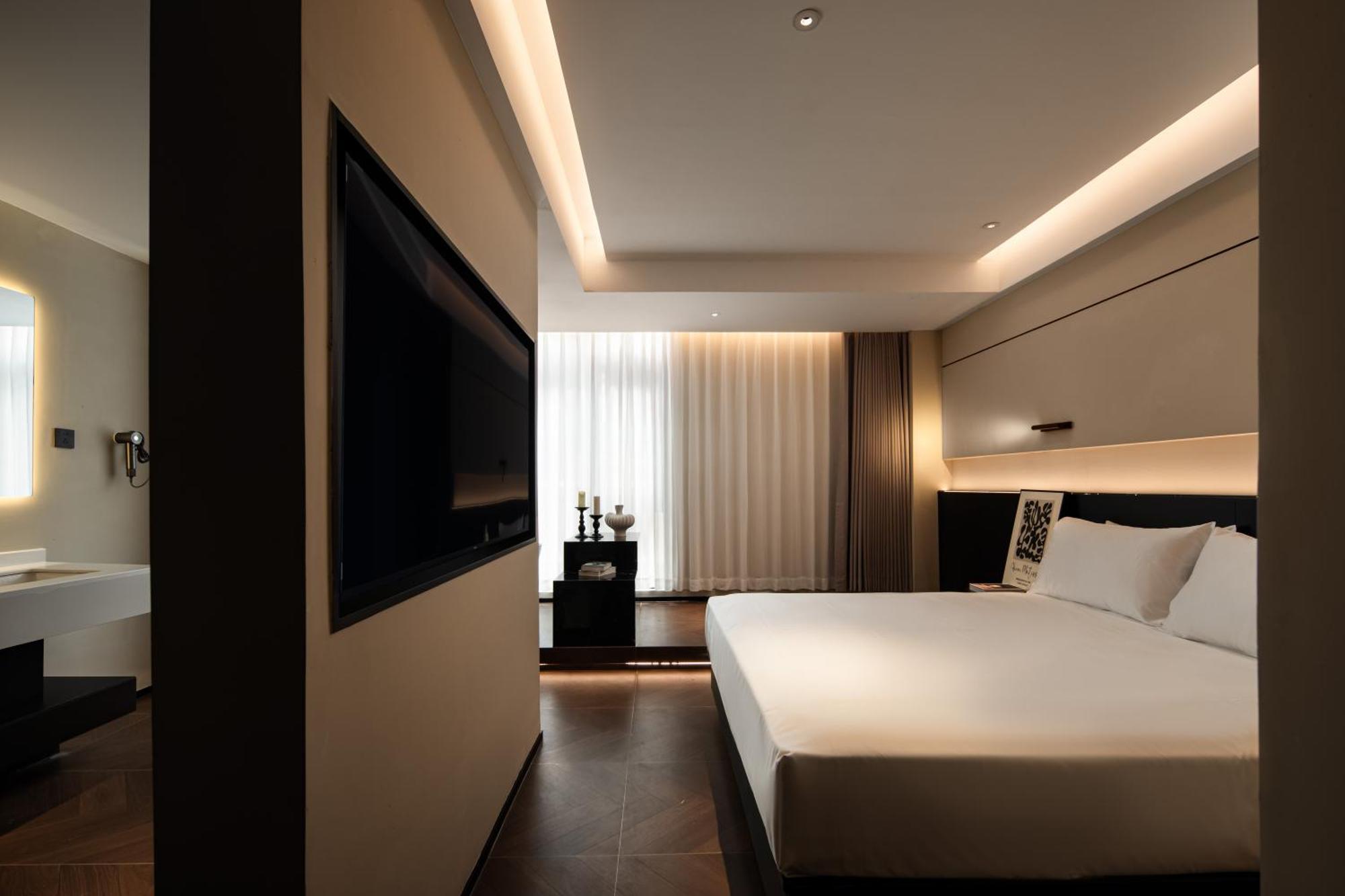See You Soon At The Ritz Rose Summer Hotel 三亚 外观 照片
