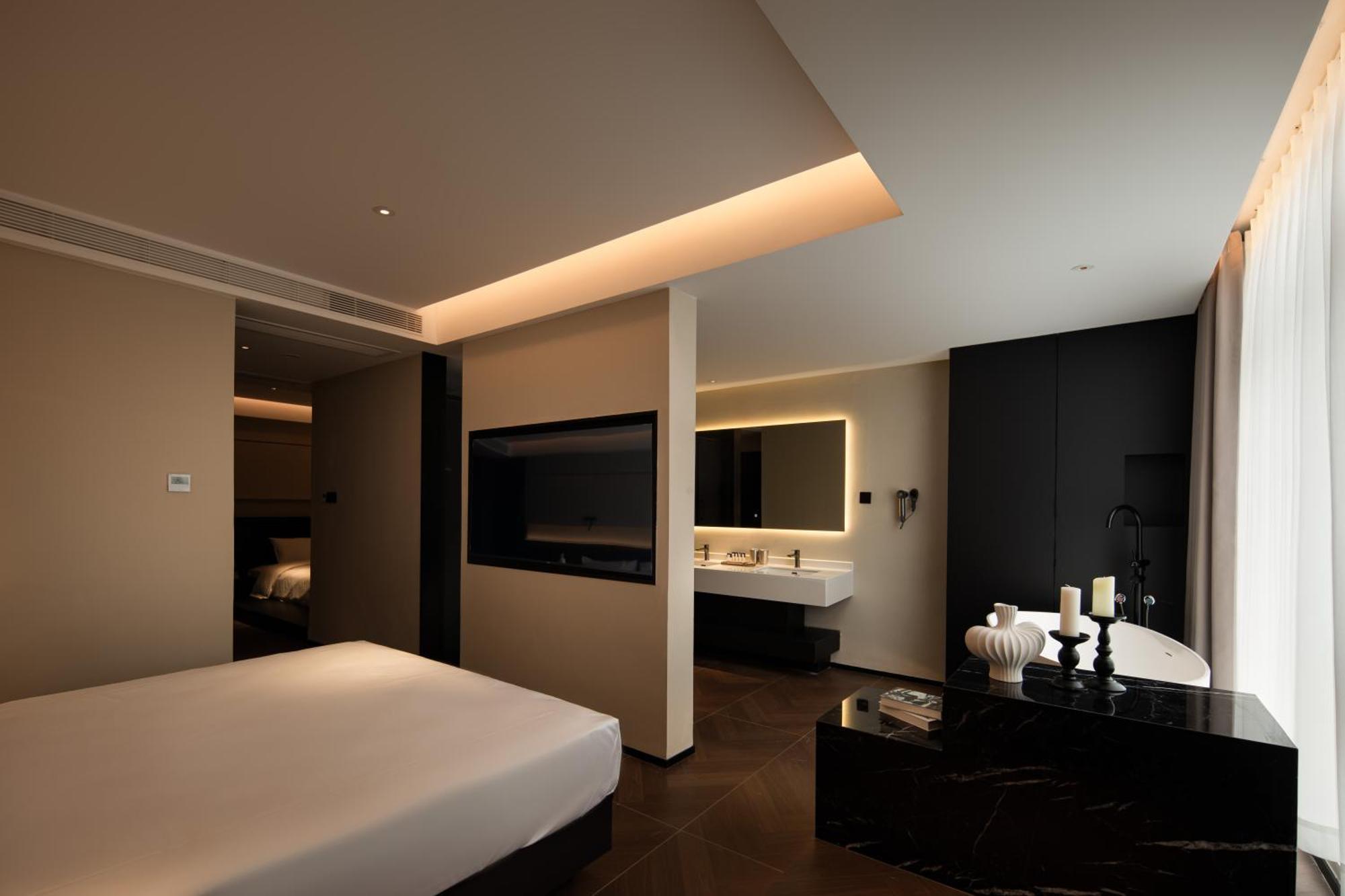 See You Soon At The Ritz Rose Summer Hotel 三亚 外观 照片